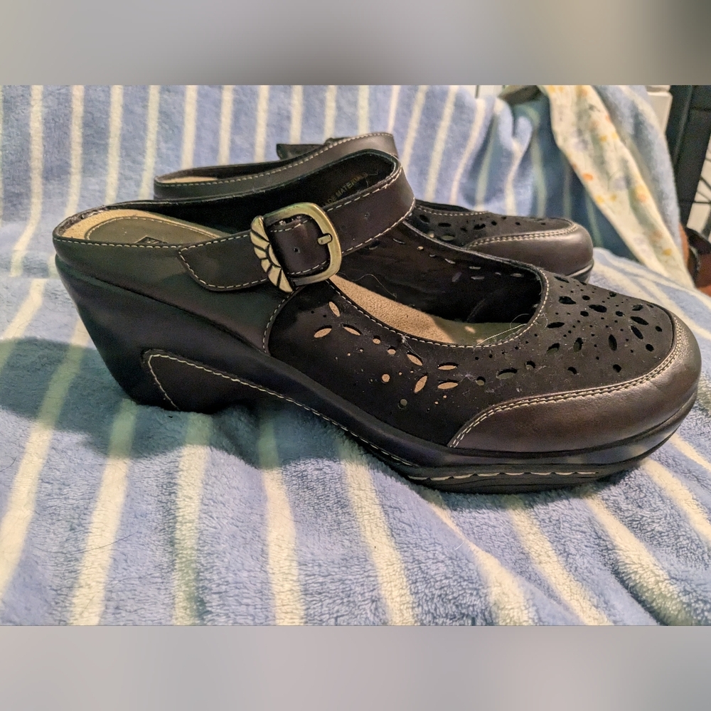 White Mountain Wedges - Size 10